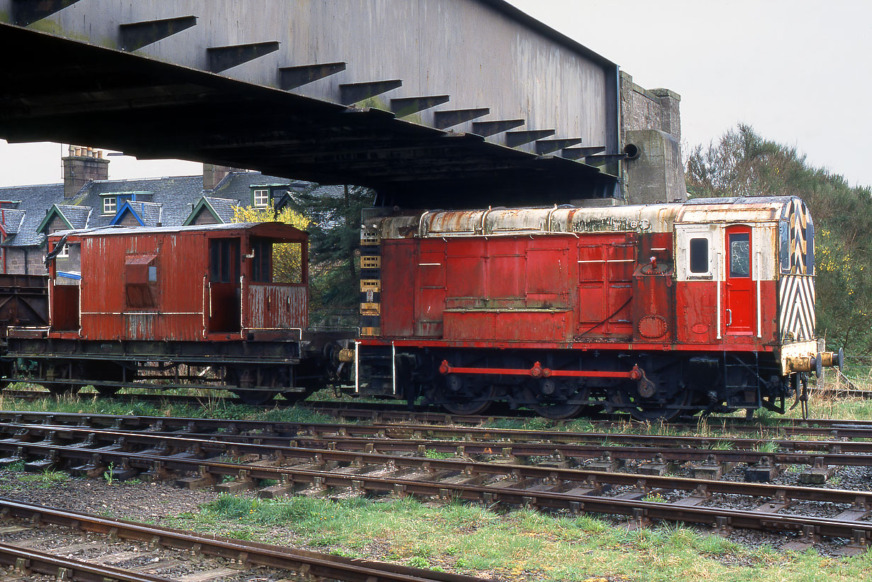 12052 Bridge of Dun 21 April 2003