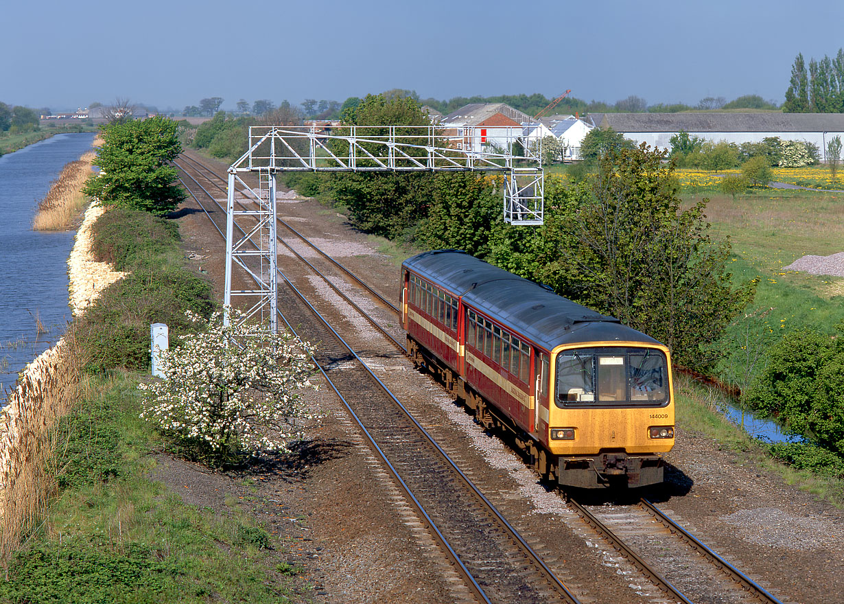 144009 Crowle 1 May 1999