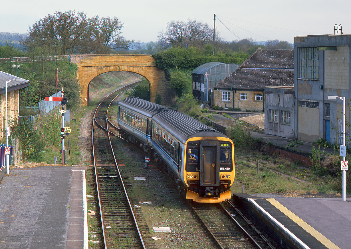 156419 Moreton-in-Marsh 30 April 2000