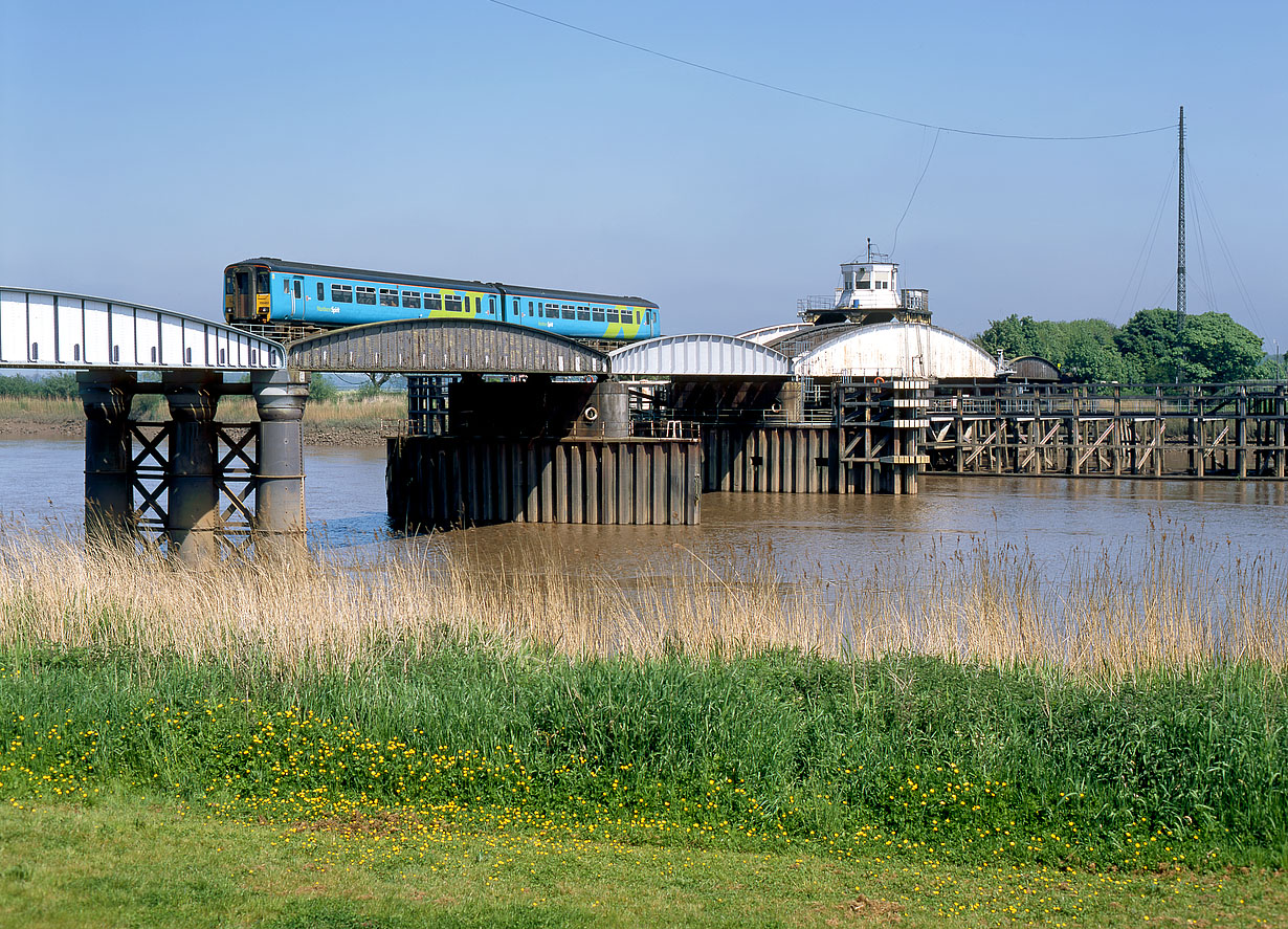 156482 Goole Bridge 24 May 2001