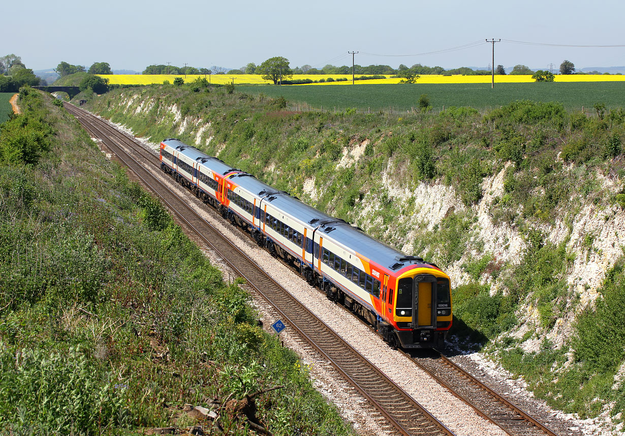 159016 & 159018 Lower Wyke 22 May 2010