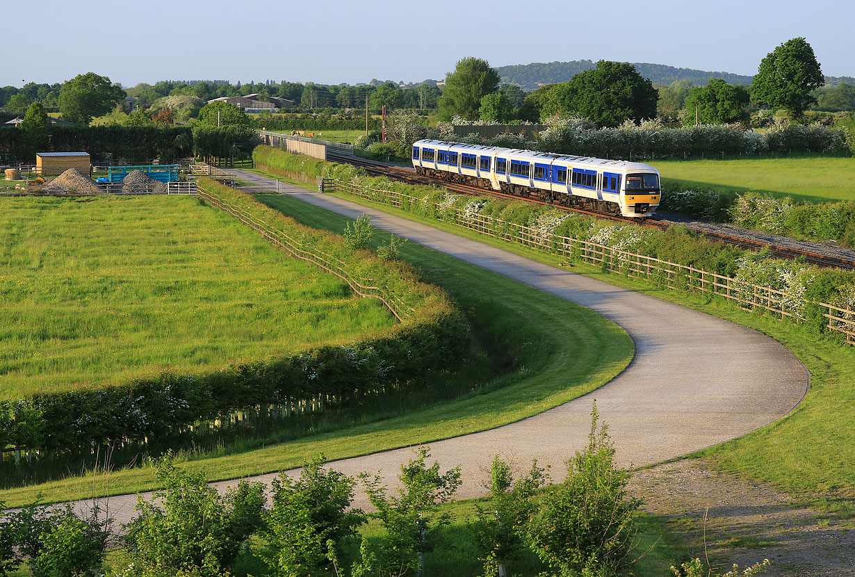 165013 & 165017 Charlton-on-Otmoor 24 May 2023