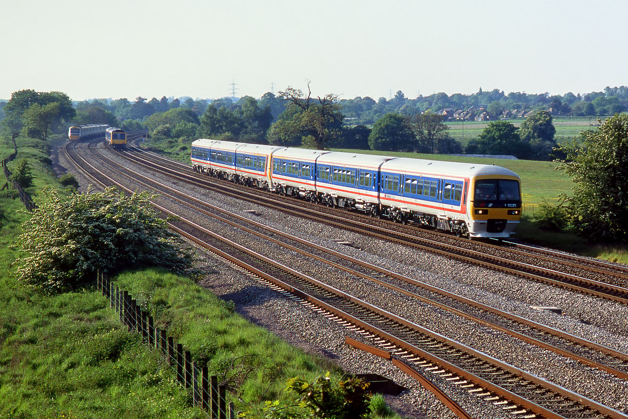 165035 & 165032 Lower Basildon 17 May 1992