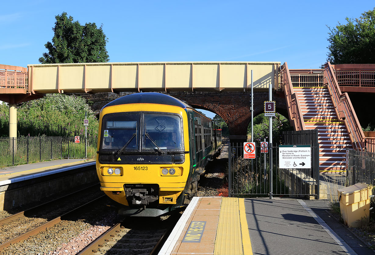 165123 Charlbury 15 July 2022