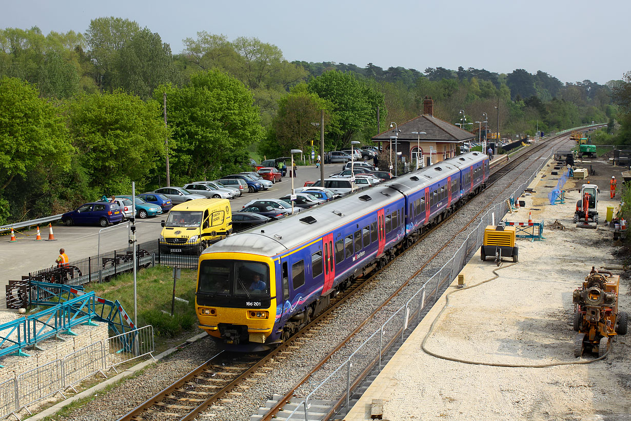 166201 Charlbury 21 April 2011