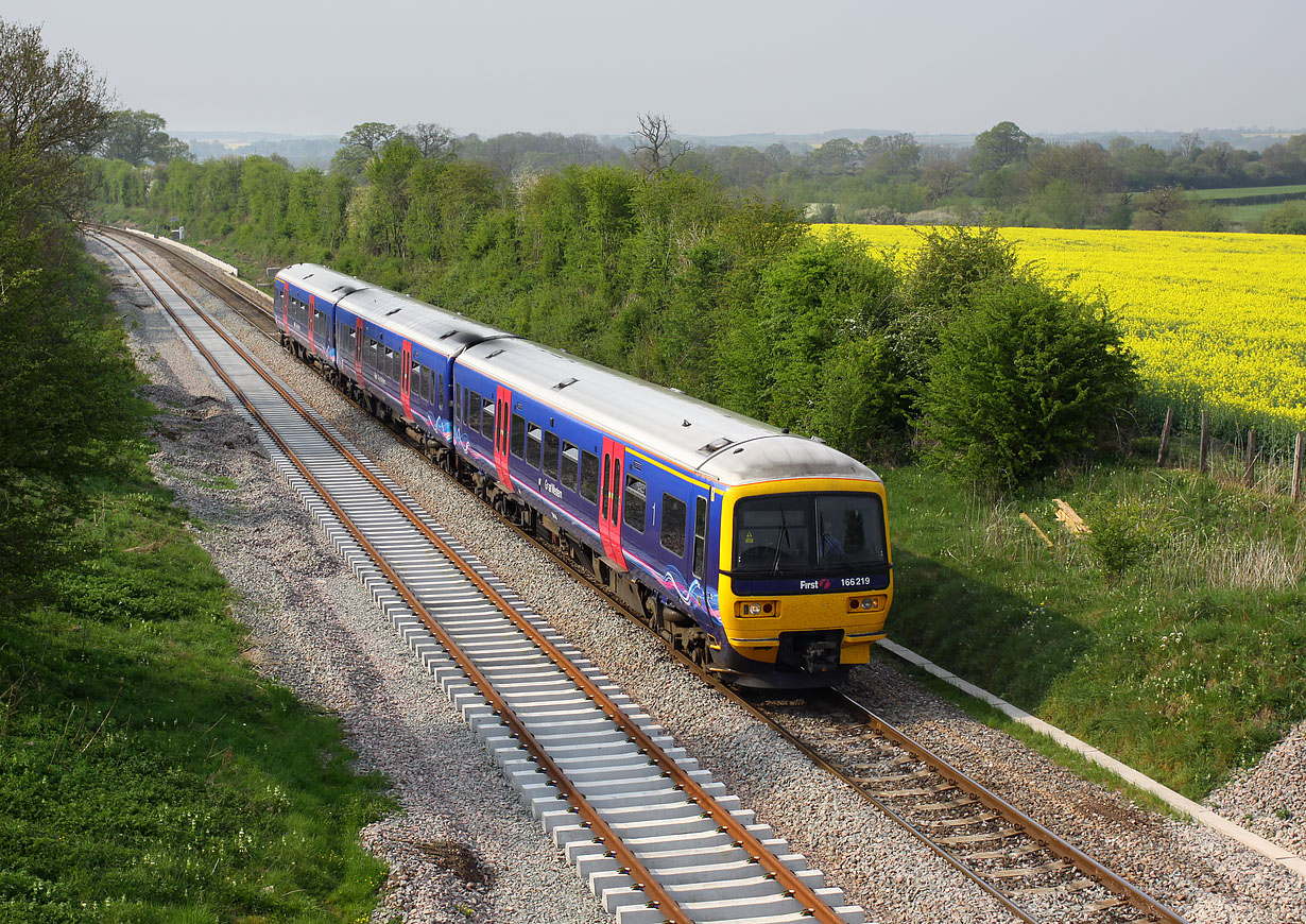 166219 Charlbury 21 April 2011