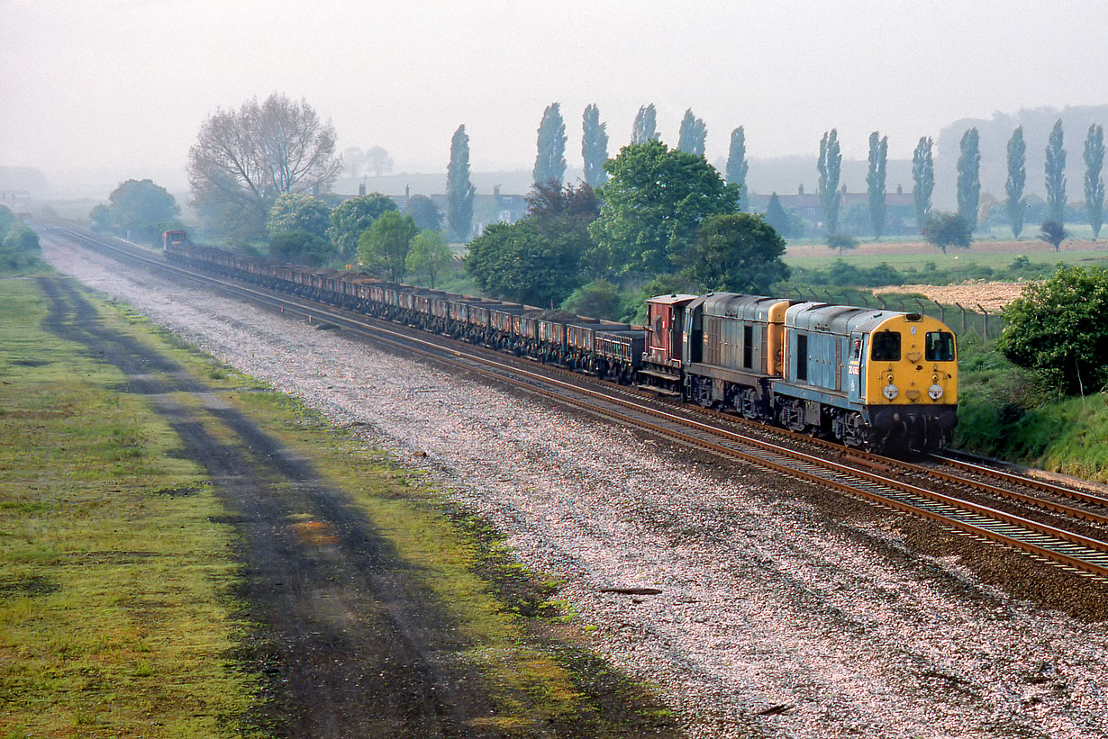 20063 & 20032 Finedon 21 May 1989