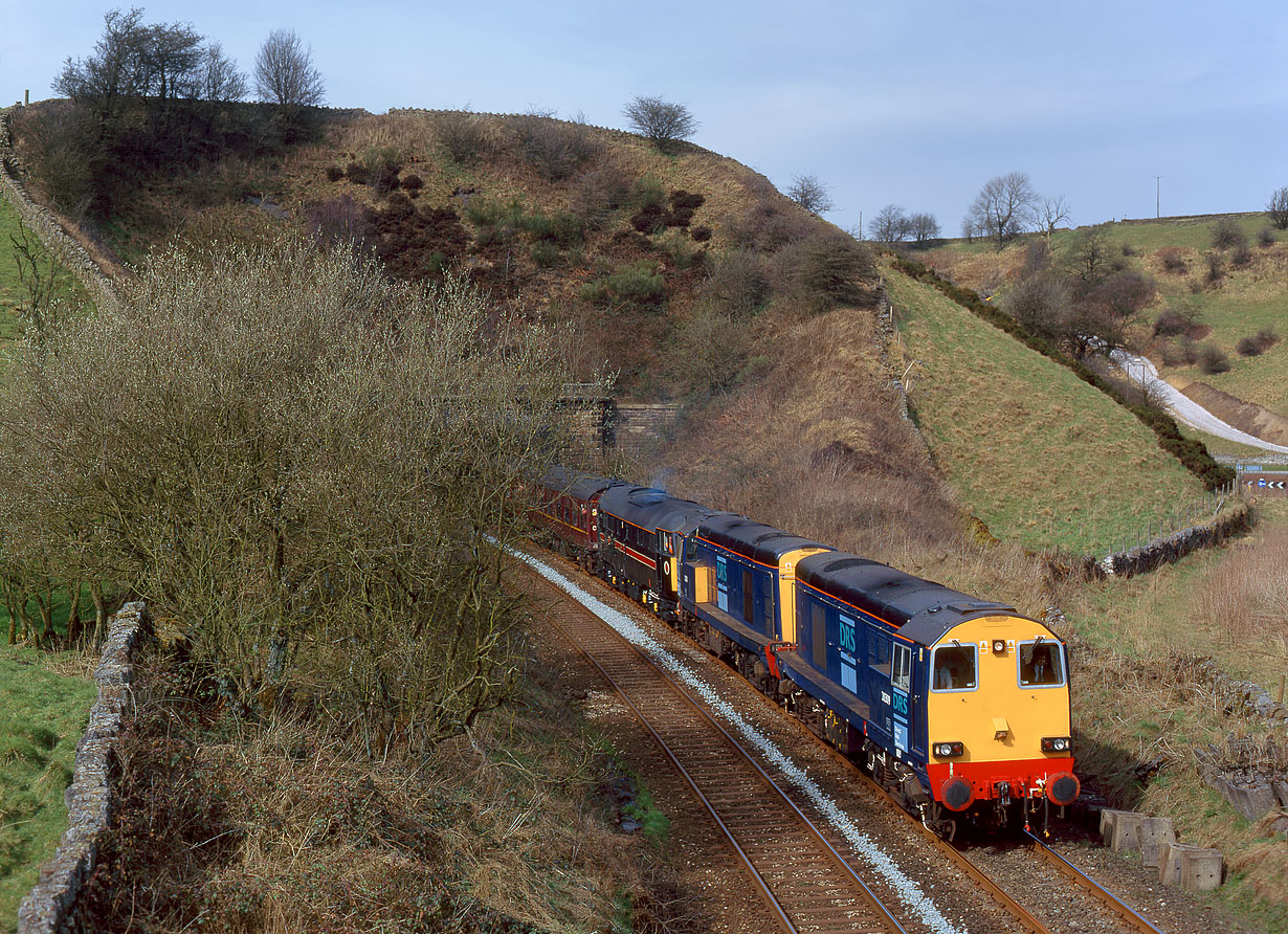 20309, 20311 & 31468 Barmoor Clough Tunnel 28 March 1999