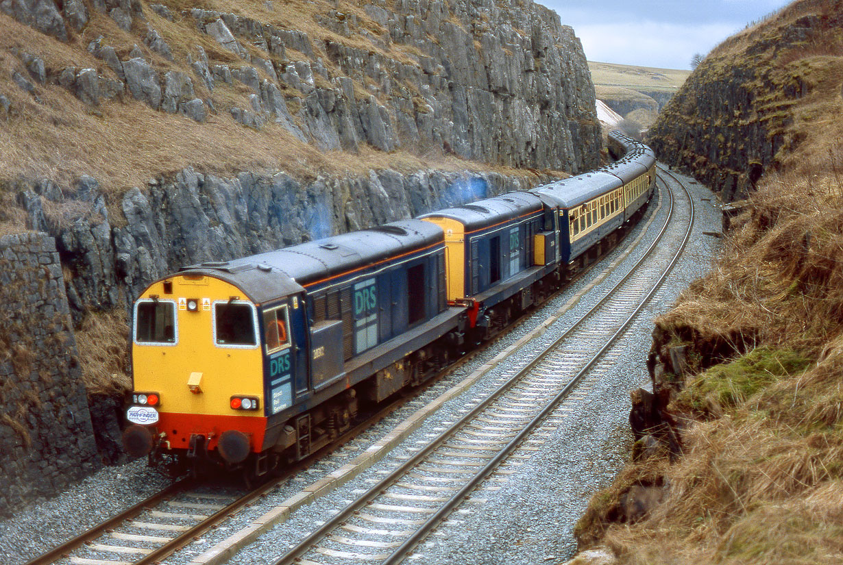 20312 & 20306 Dove Holes Tunnel 8 February 2003