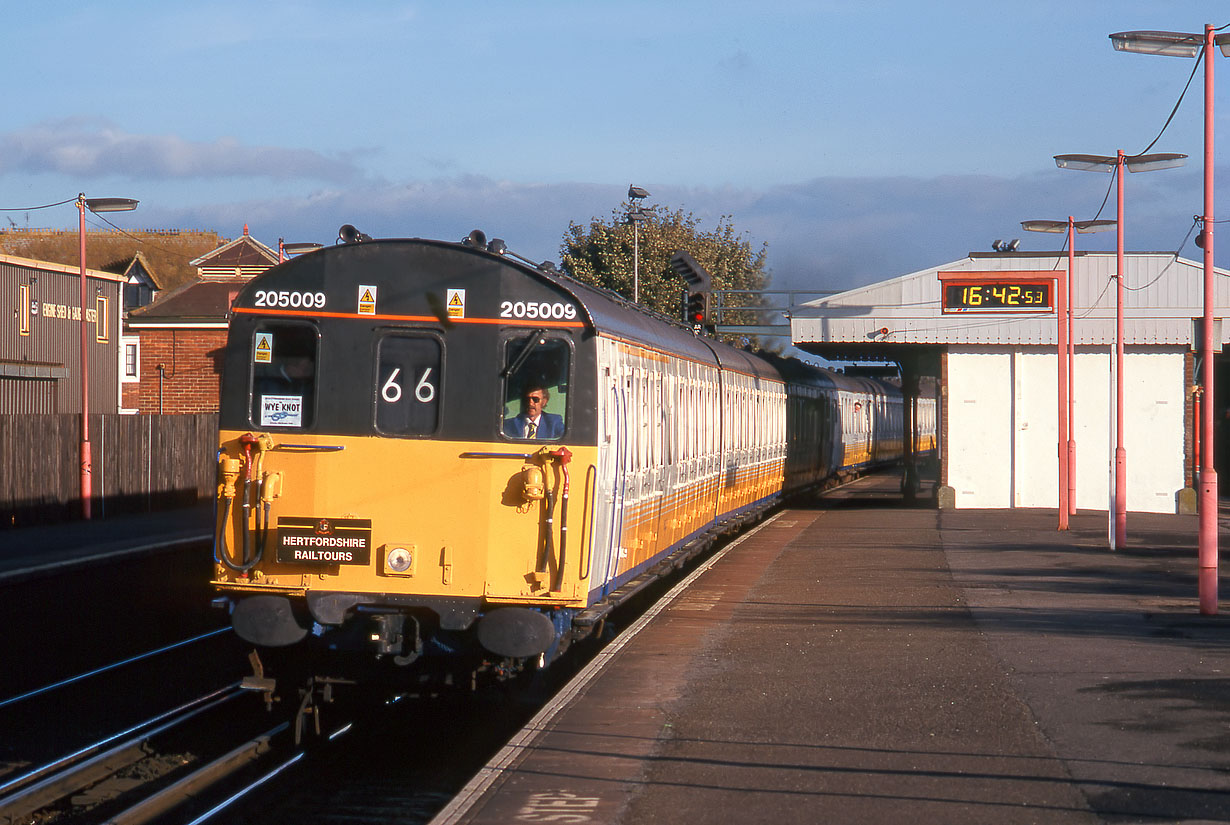 205009 & 205028 Ford 10 October 1998