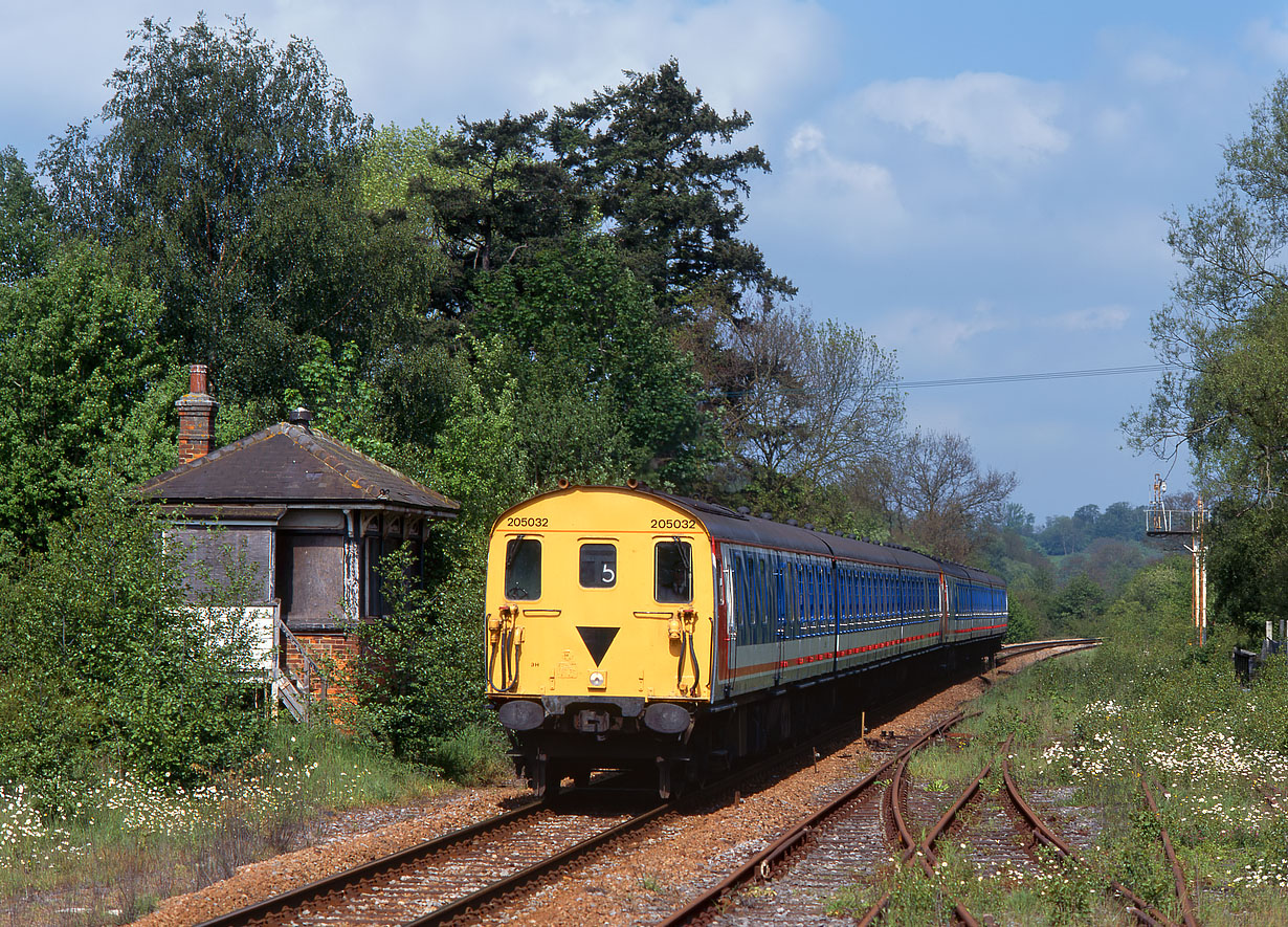 205032 & 205025 Eridge 25 May 1997