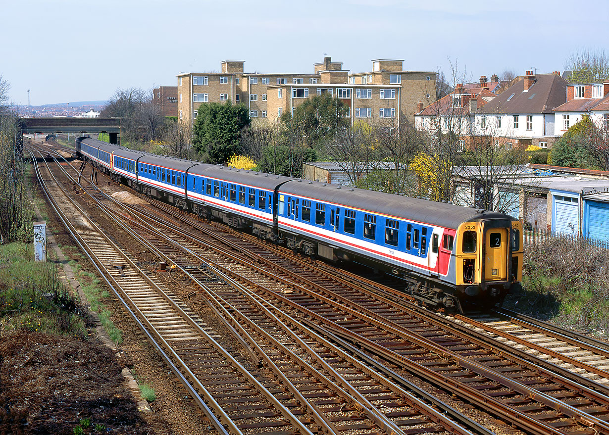 2252 Hove 20 April 1996