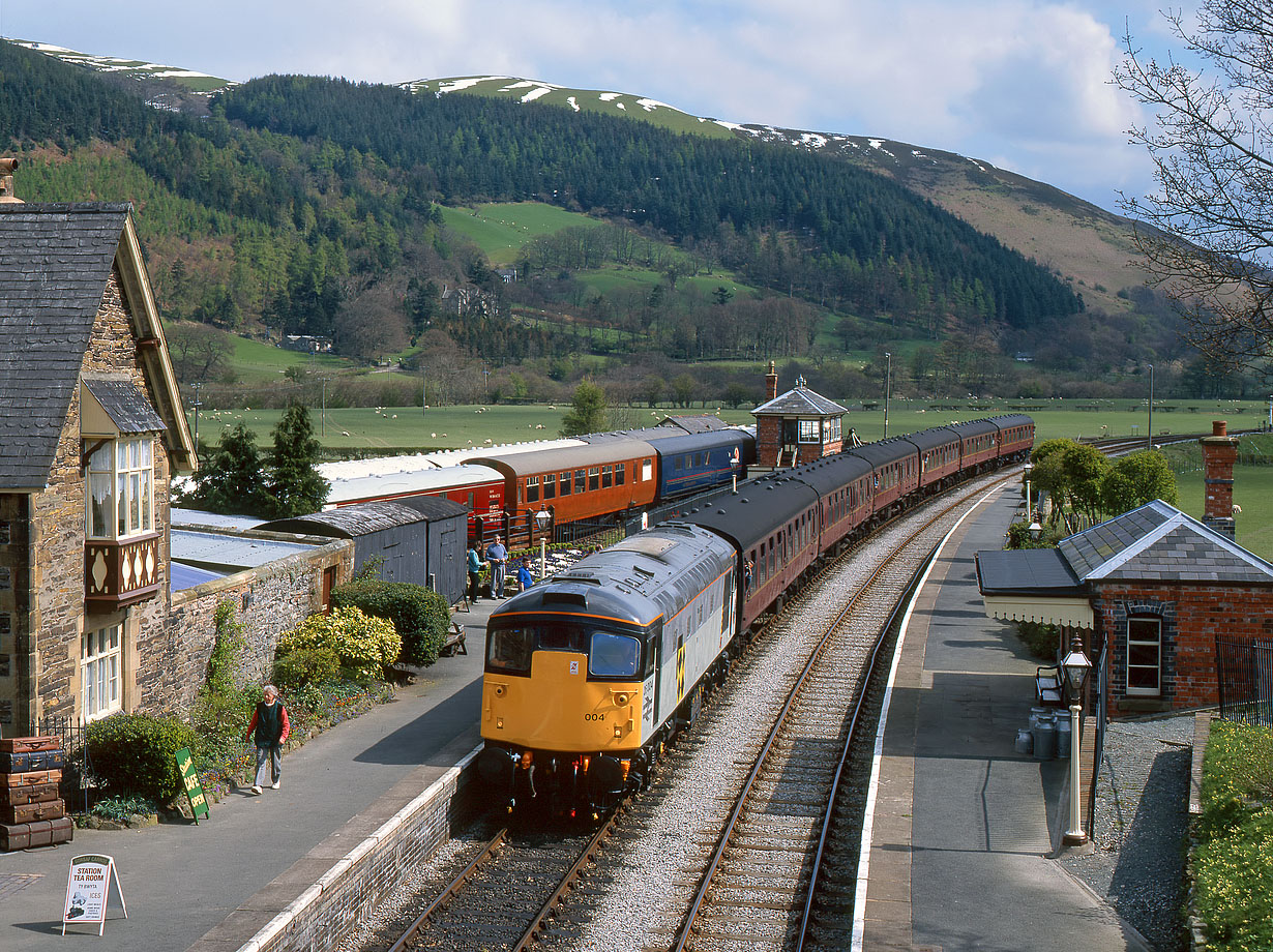 26004 Carrog 18 April 1998