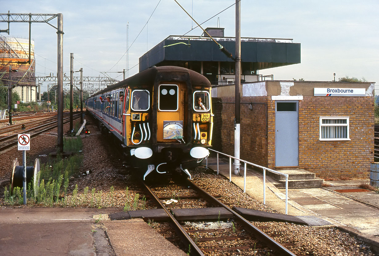309626 & 309616 Broxbourne 2 September 1990