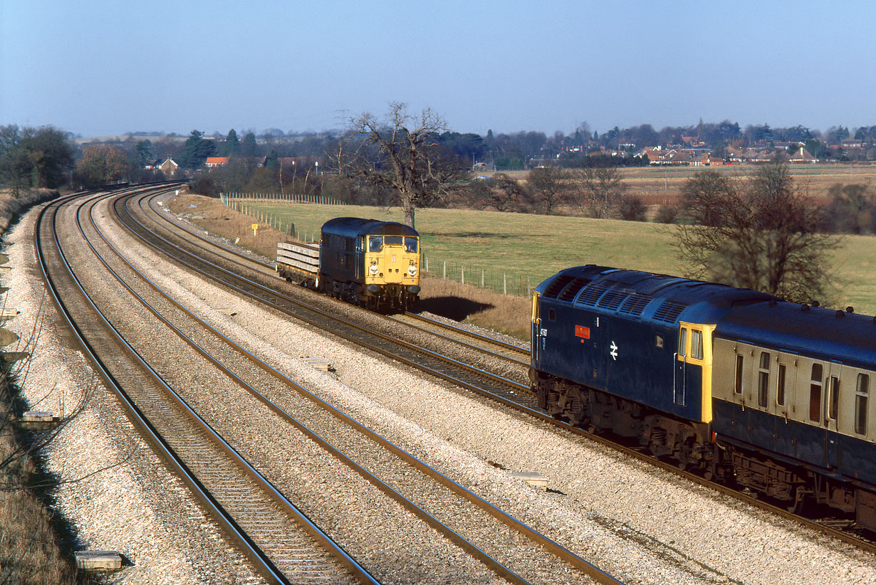 31105 & 47607 Lower Basildon 25 January 1986