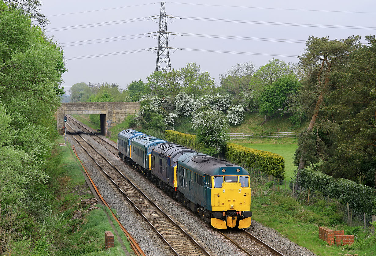 31128, 37703, D4 & D182 Yarnton 3 May 2022