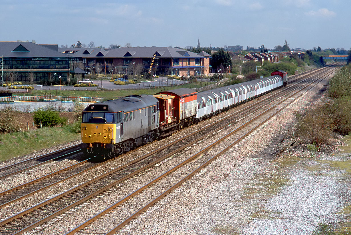 31417 White Waltham 8 April 1990