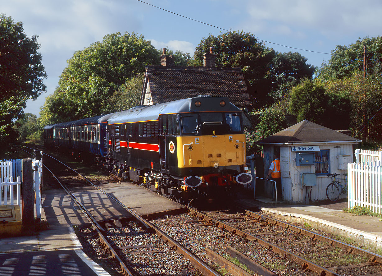 31468 Aspley Guise 12 October 1998