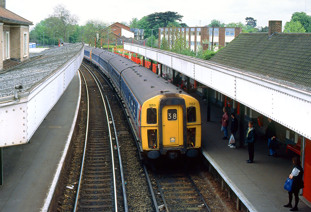 3153 & 3484 Staines 24 April 1993