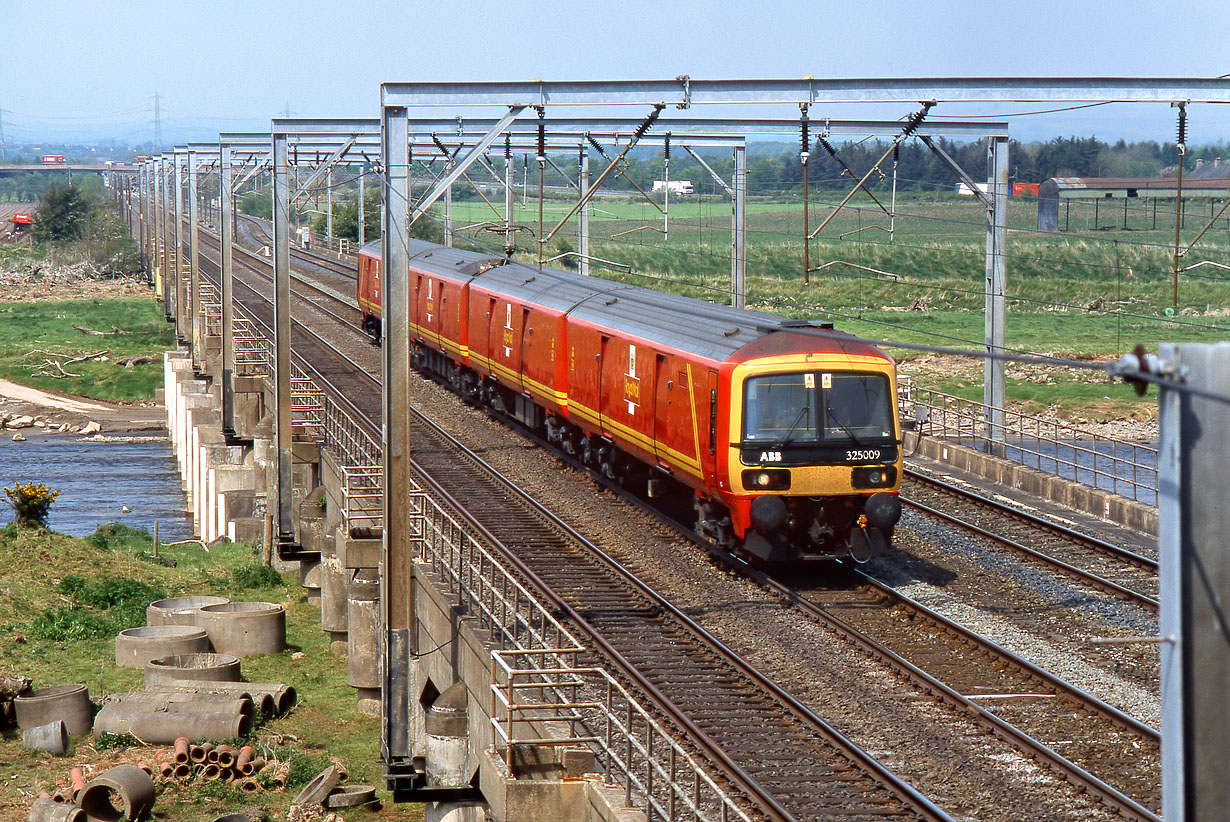 325009 Metal Bridge 17 May 2002