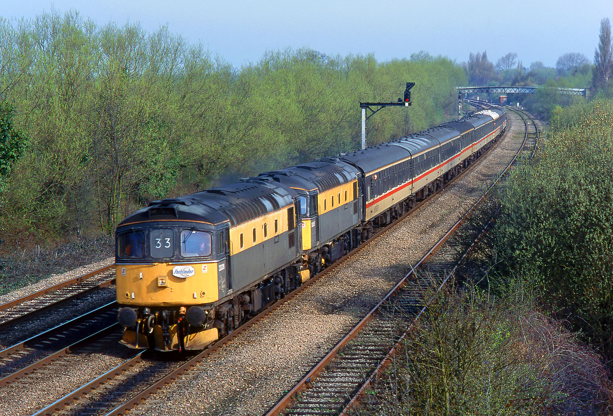 33026 & 33057 Oxford (Walton Well Road) 20 April 1996