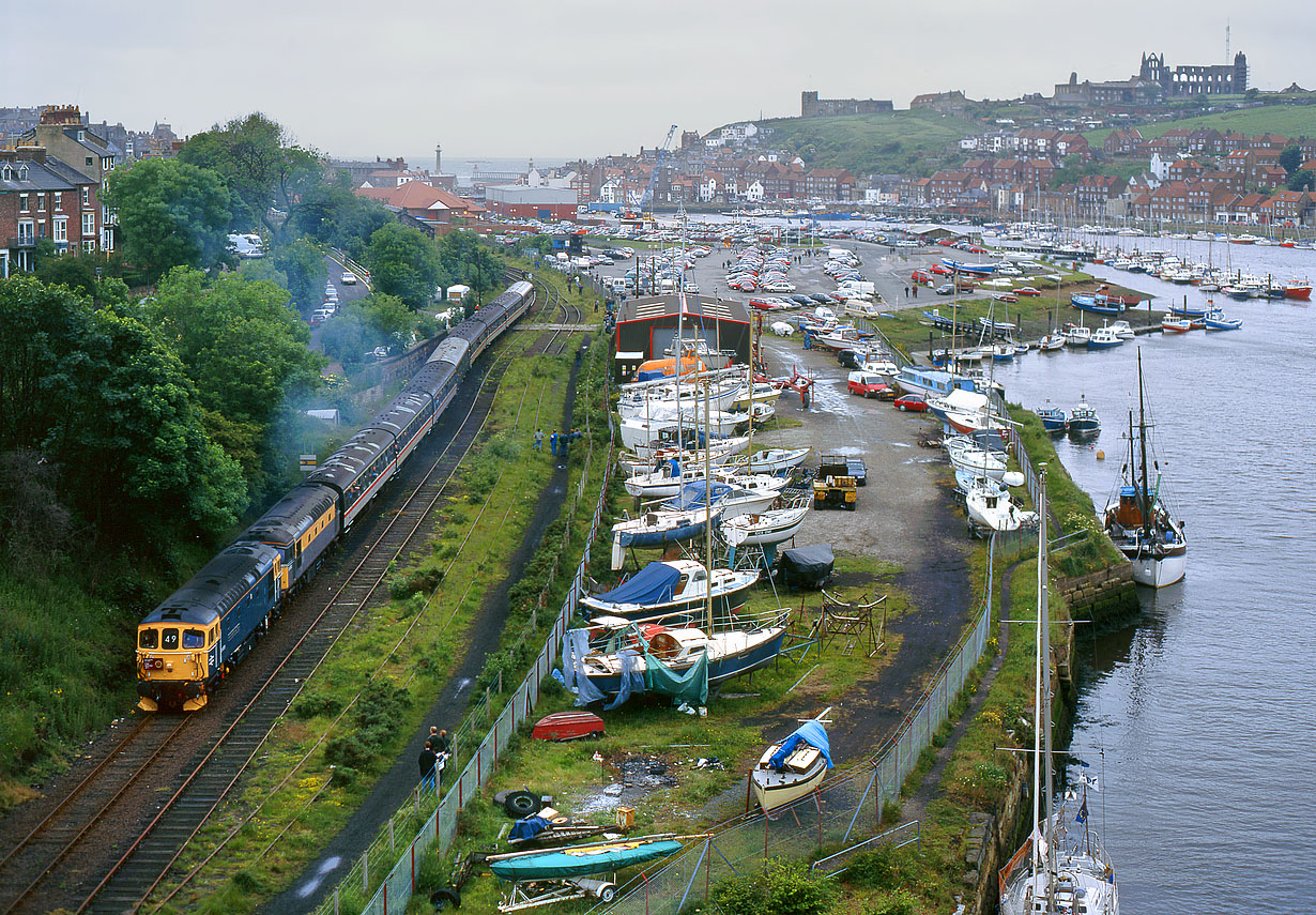 33116 & 33030 Whitby 14 June 1997