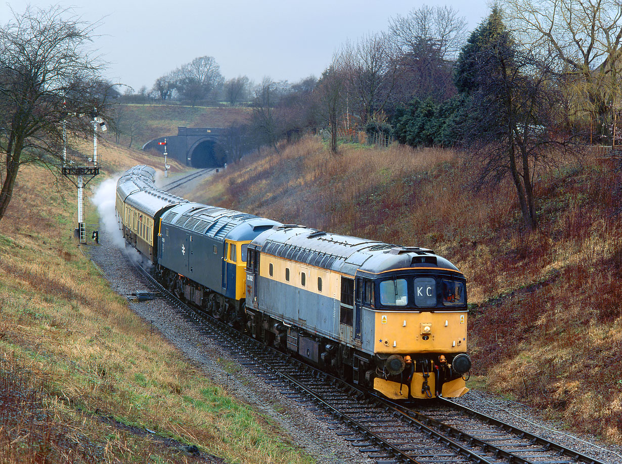 33202 & 47105 Winchcombe 24 February 2002