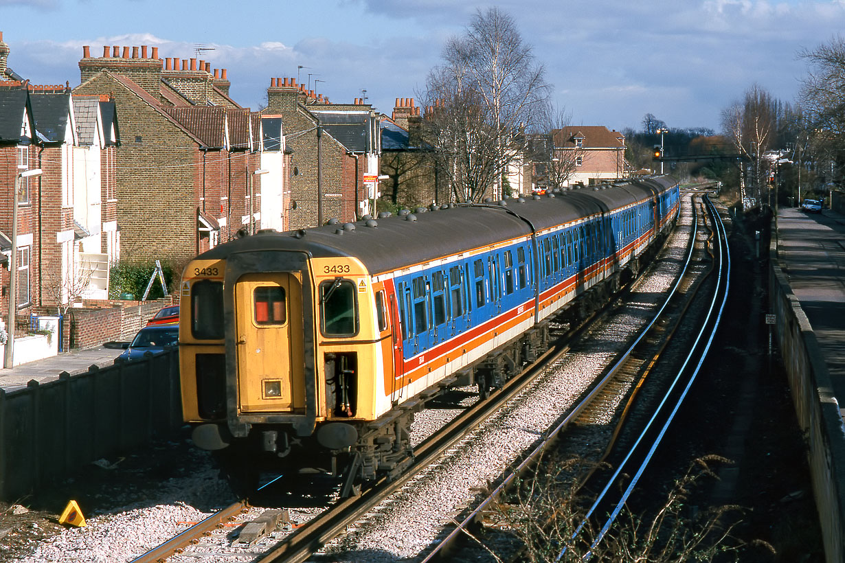 3433 Mortlake 24 February 2001