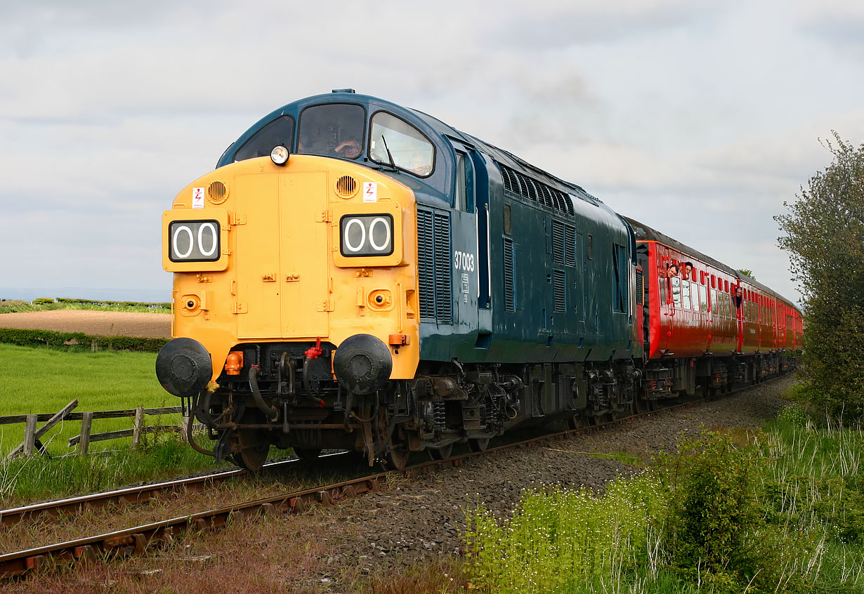 37003 Crakehall (Mudfields Farm) 14 May 2005