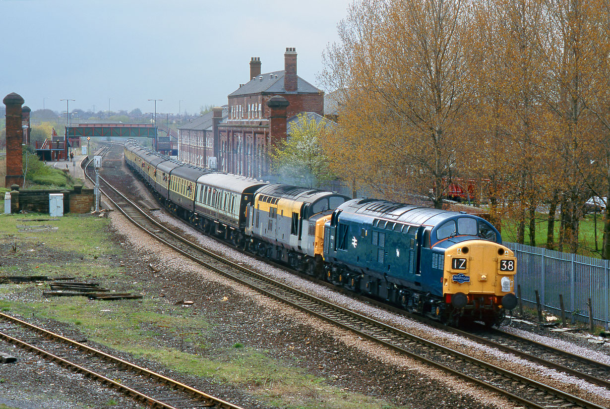 37029 & 37038 Stockton 22 April 2000