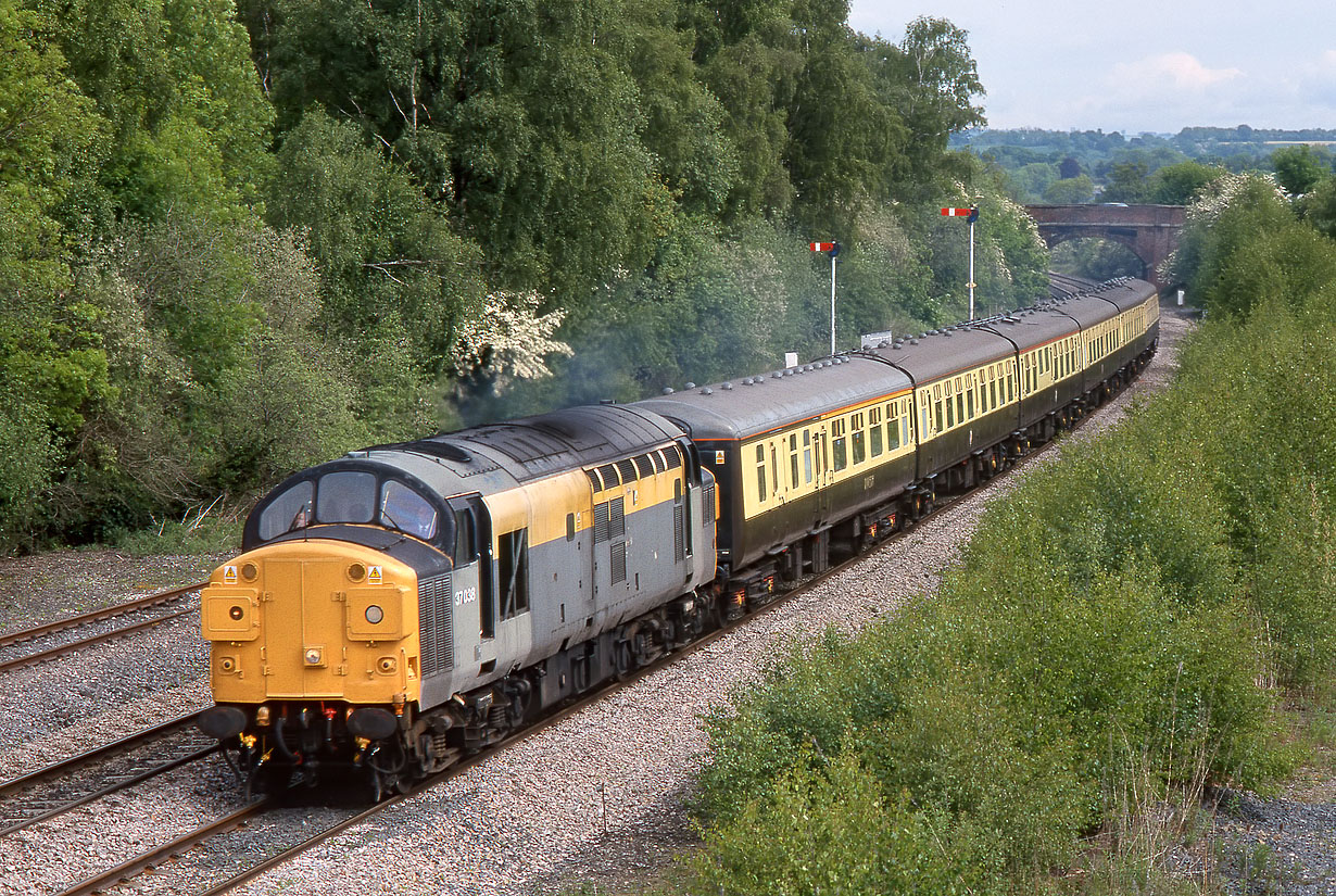 37038 Woofferton 20 May 2000