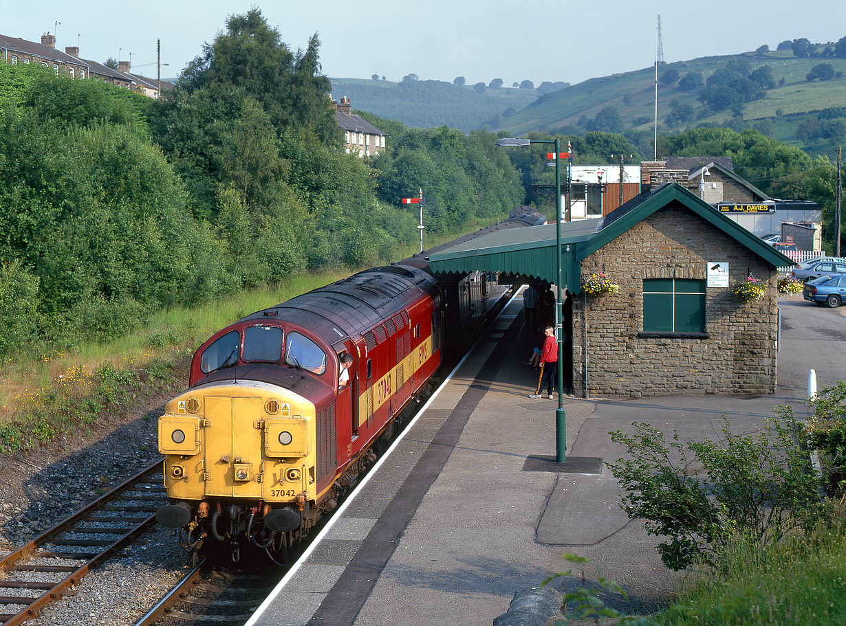 37042 Bargoed 26 June 1999