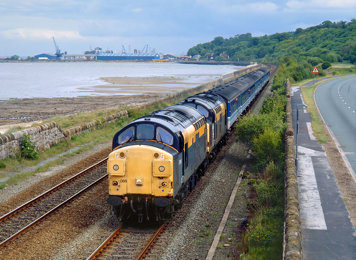 37066 & 37142 Ffynnongroyw 20 May 1995