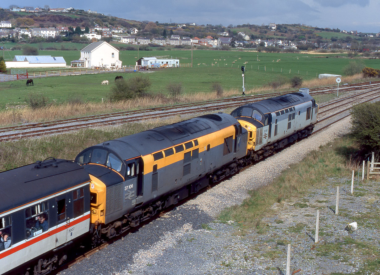 37106 & 37013 Genwen Junction 15 April 1995