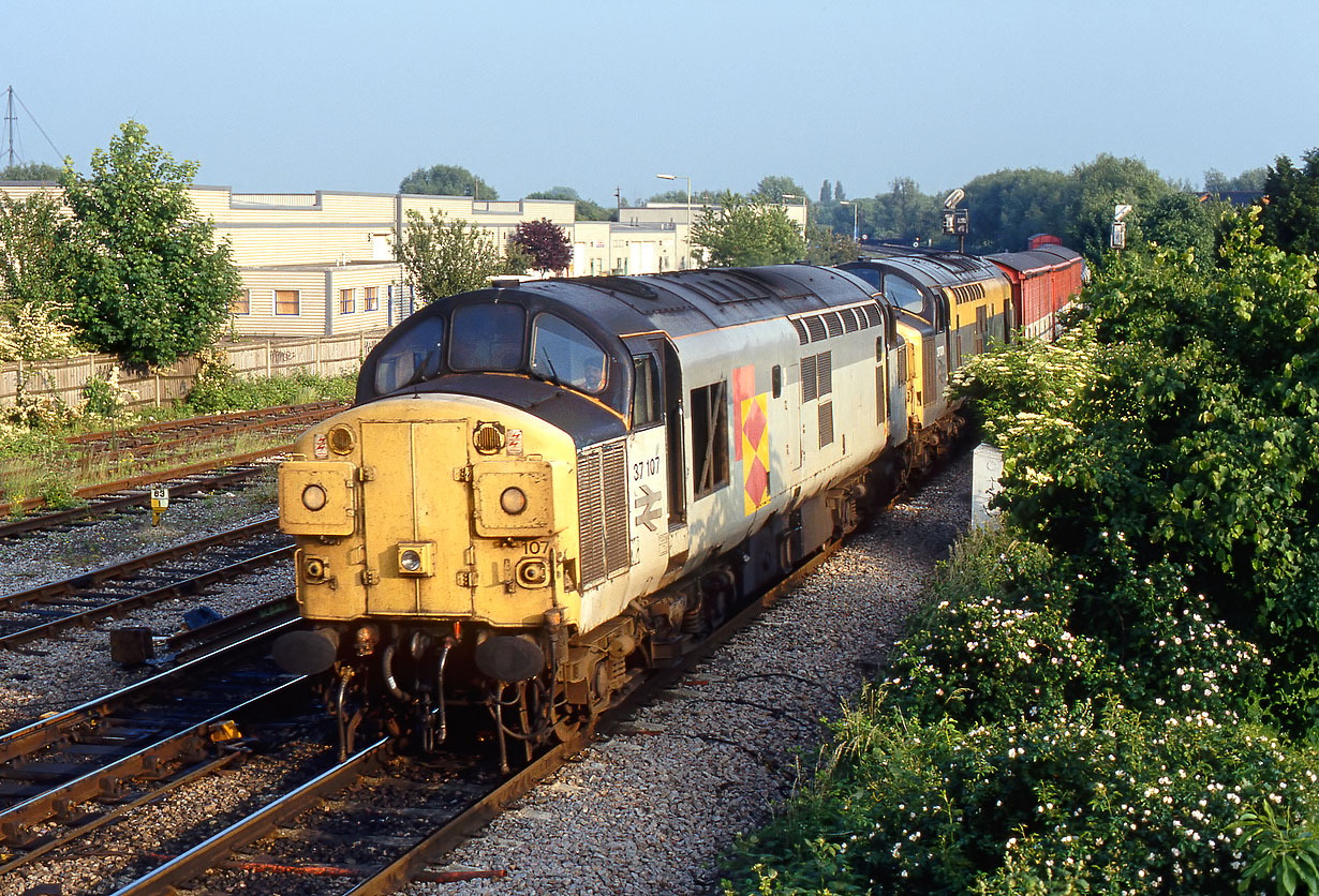 37107 & 37071 Oxford 12 June 1994