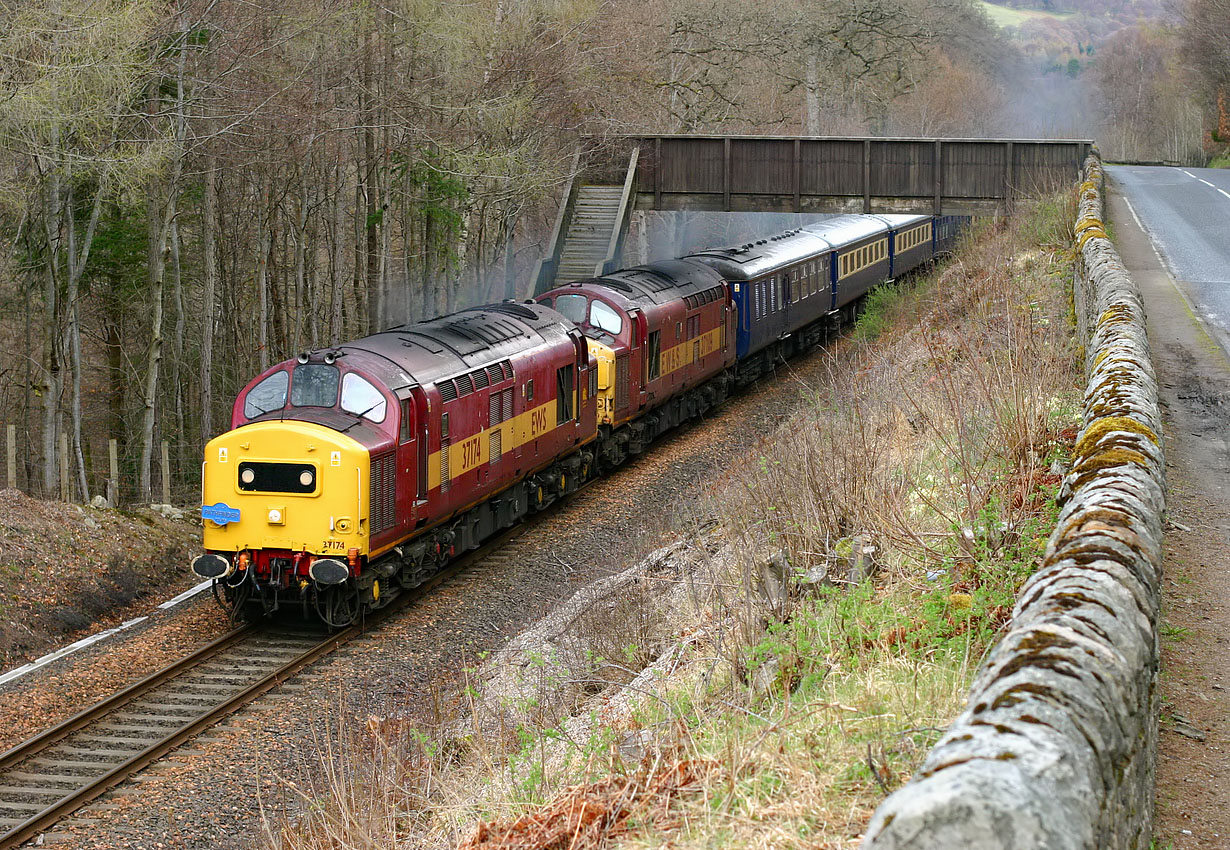 37174 & 37109 Killiecrankie 12 April 2004