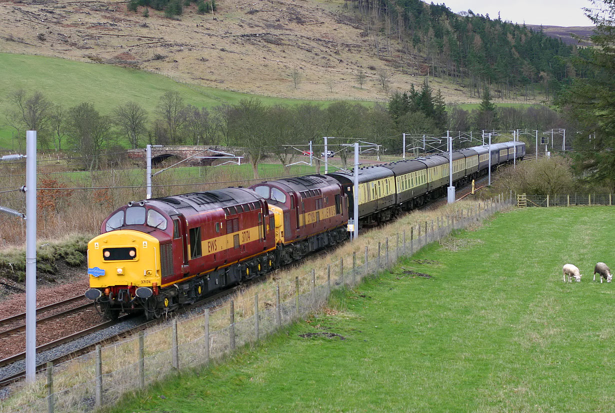 37174 & 37109 Lamington 9 April 2004