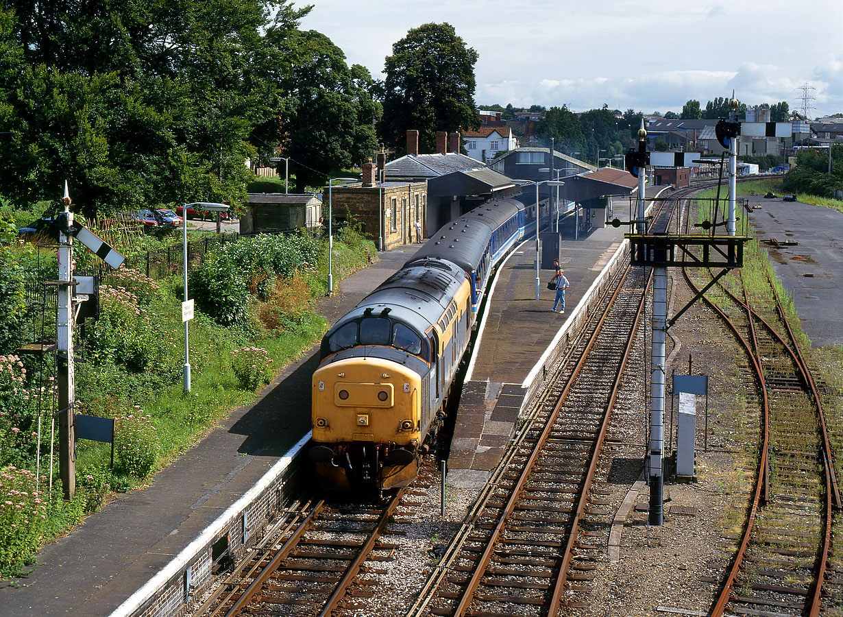 37174 Yeovil Pen Mill 25 July 1992