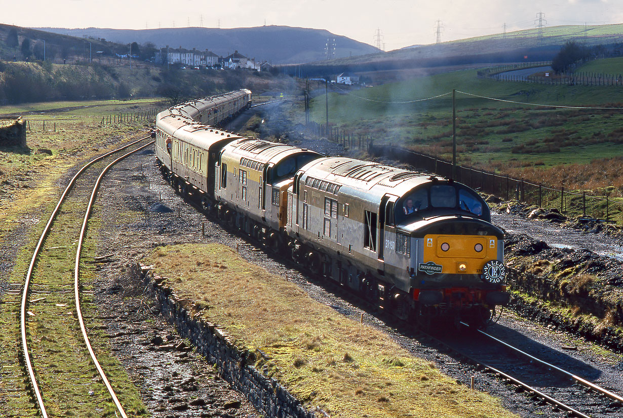 37197 & 37038 Onllwyn 16 March 2002