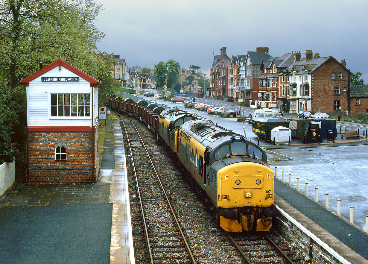 37197 & 37158 Llandrindod Wells 26 May 1996