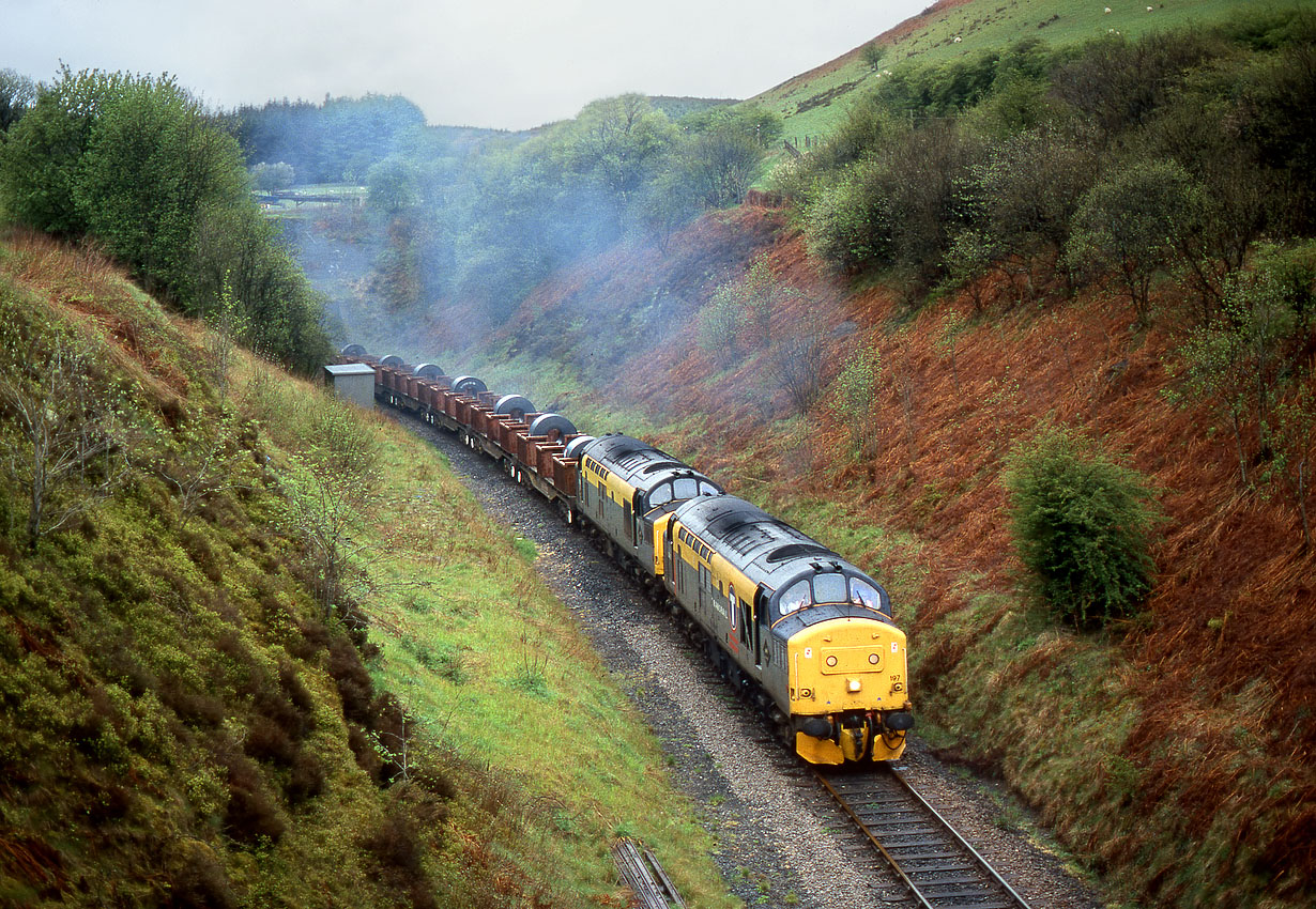 37197 & 37158 Sugar Loaf Tunnel 26 May 1996