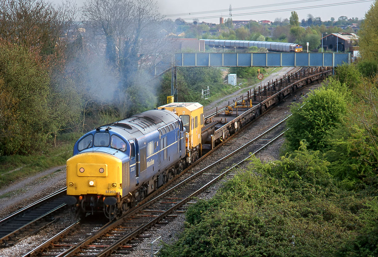 37203 Didcot North Junction 22 April 2002