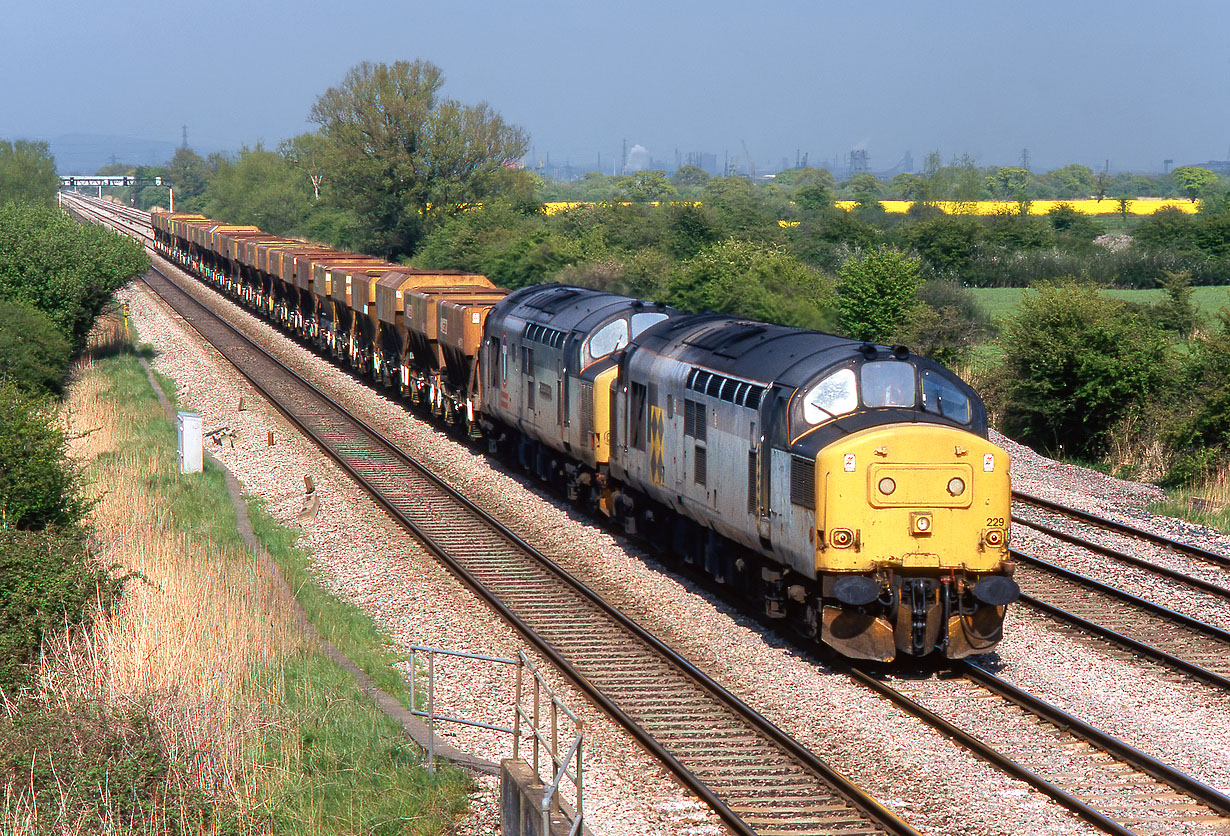 37229 & 37407 Coedkernew 1 May 1998