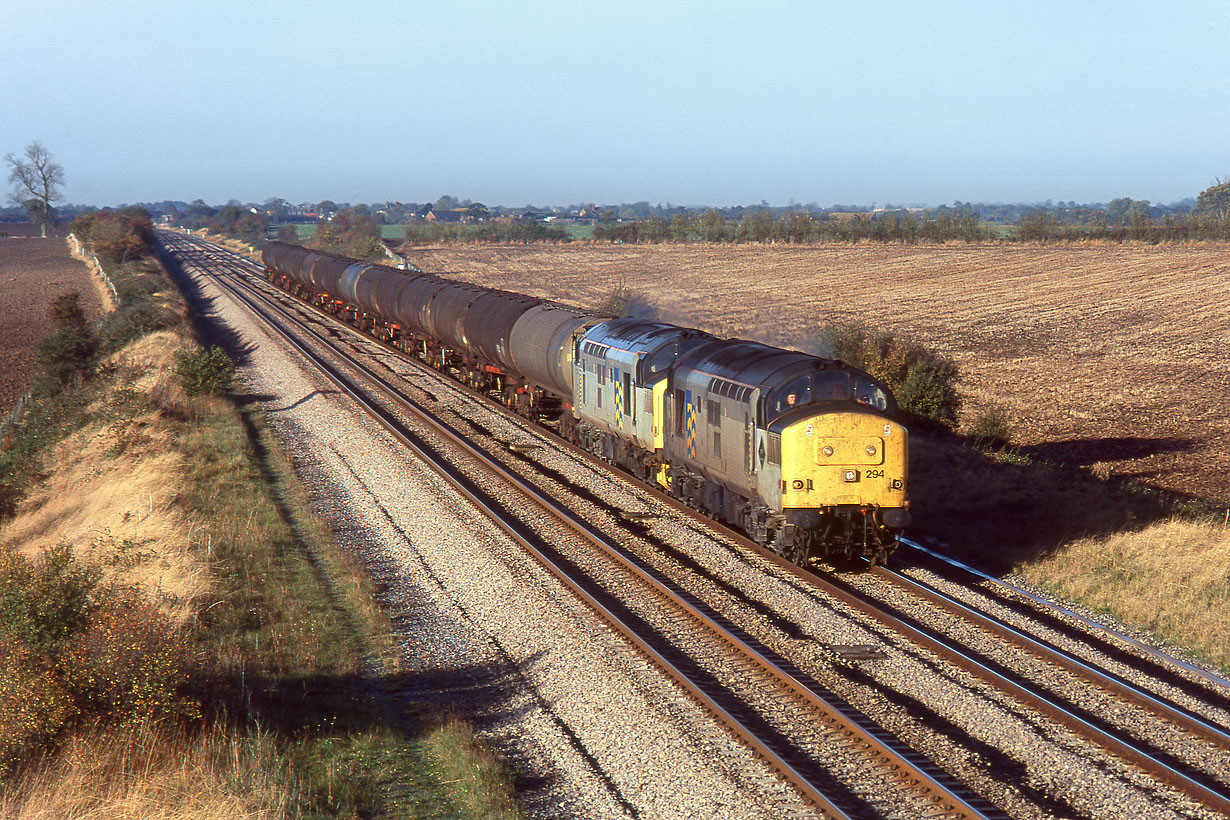 37294 & 37215 Denchworth (Circourt Bridge) 24 October 1989