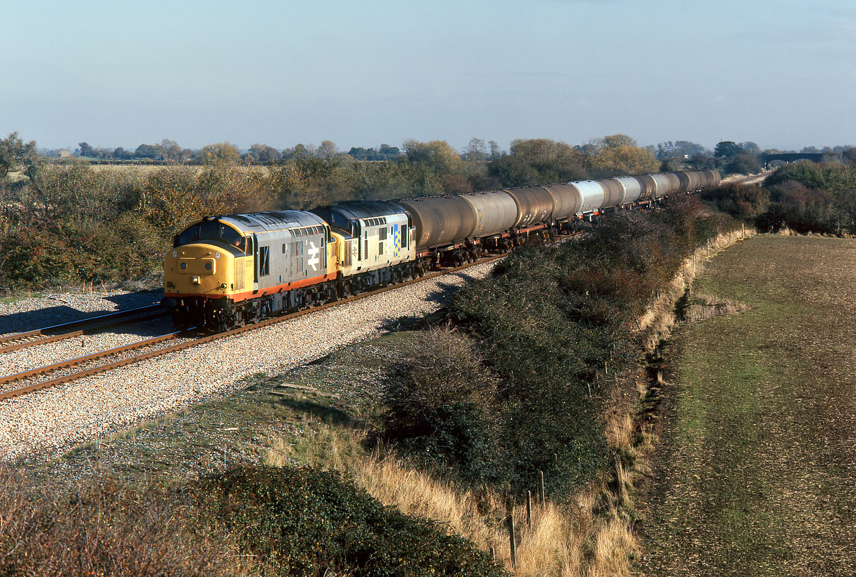 37371 & 37248 Denchworth (Circourt Bridge) 3 November 1990