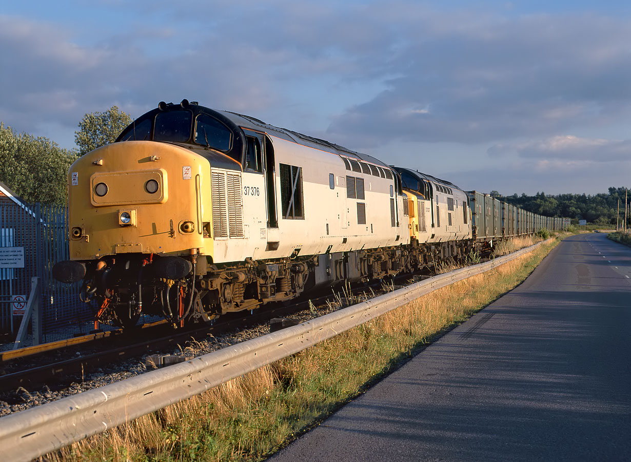 37376 & 37037 Westerleigh 24 July 1996.