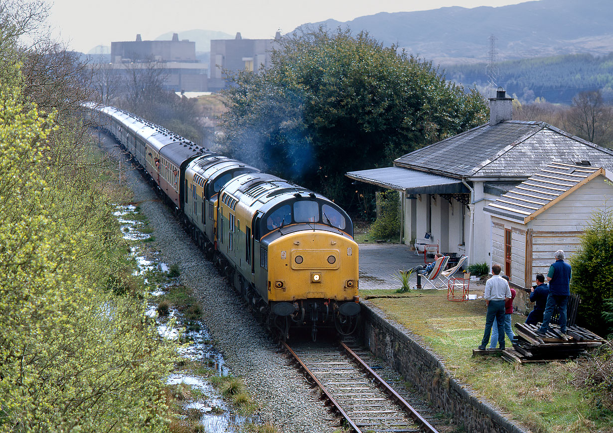 37377 & 37098 Maentwrog Road 18 April 1998