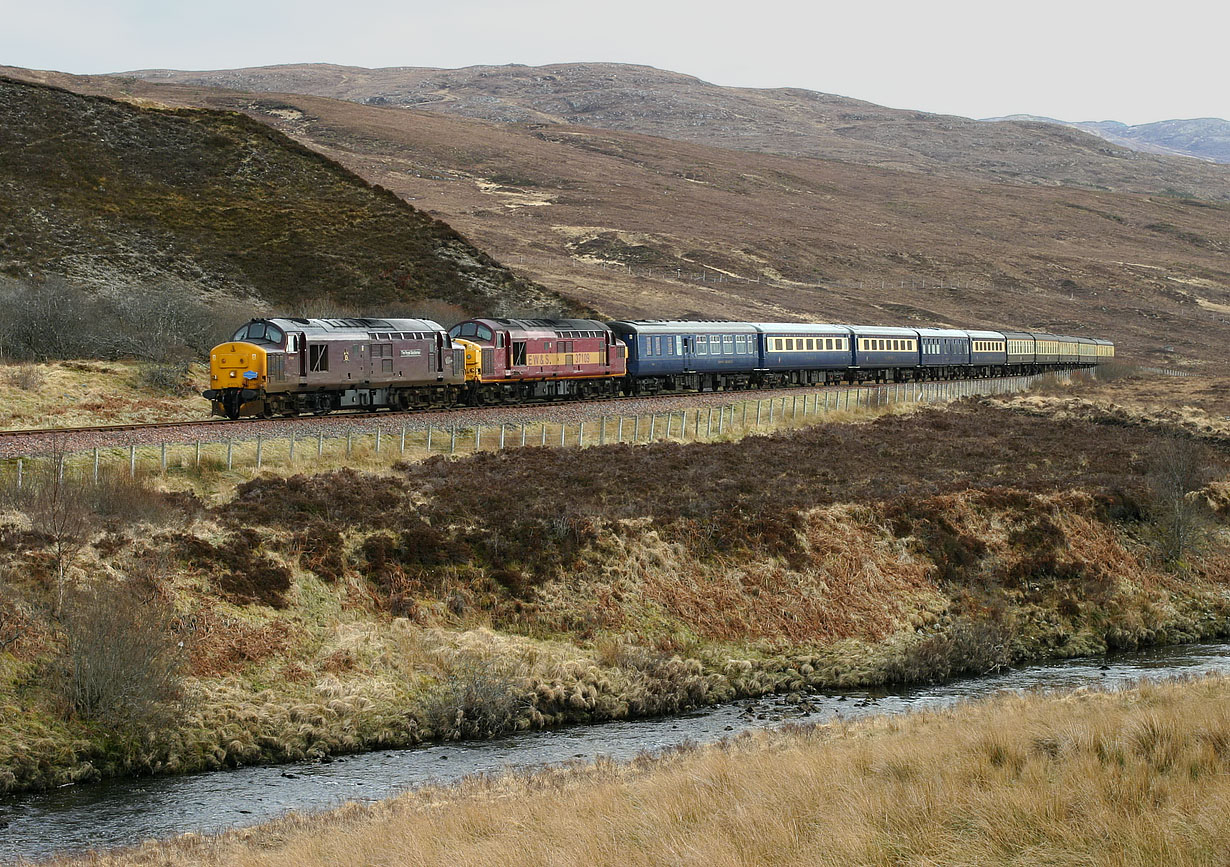 37401 & 37109 Achnasheen 10 April 2004