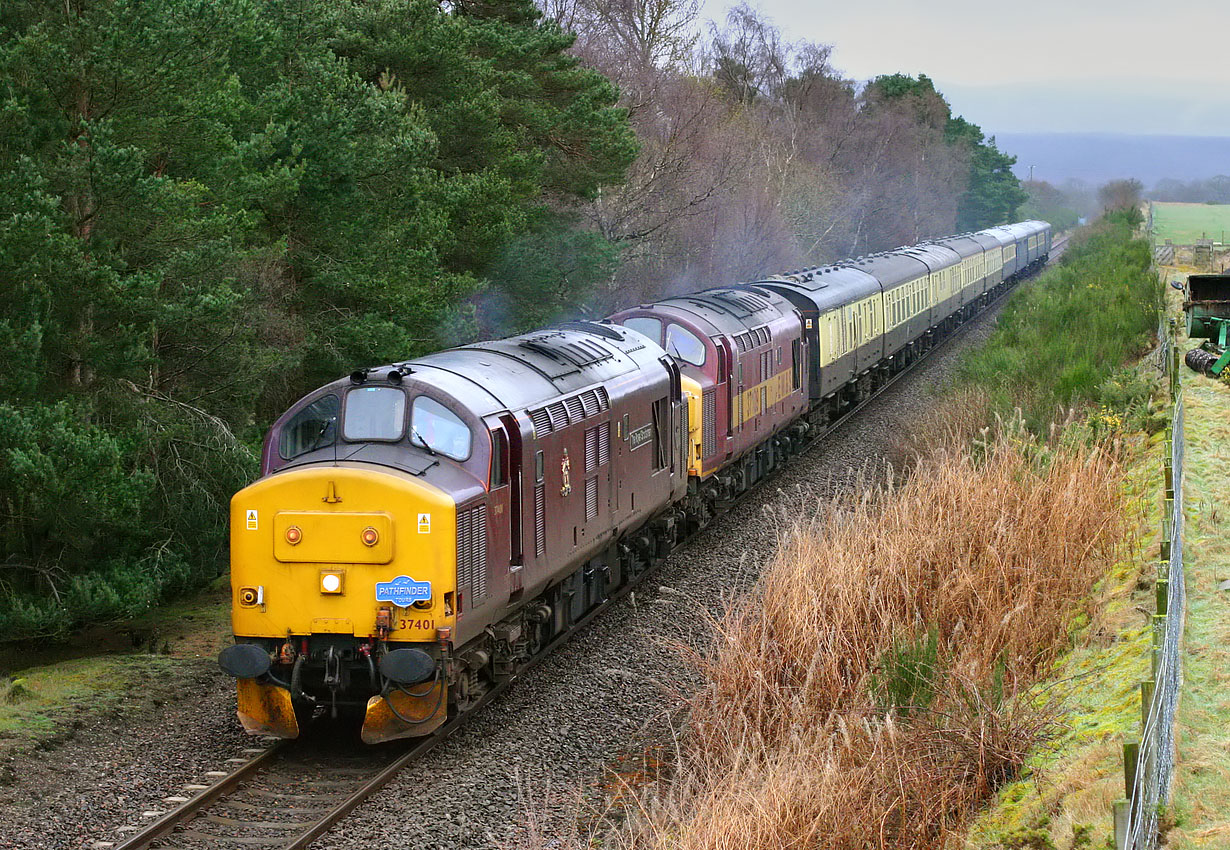 37401 & 37109 Muir of Ord 10 April 2004