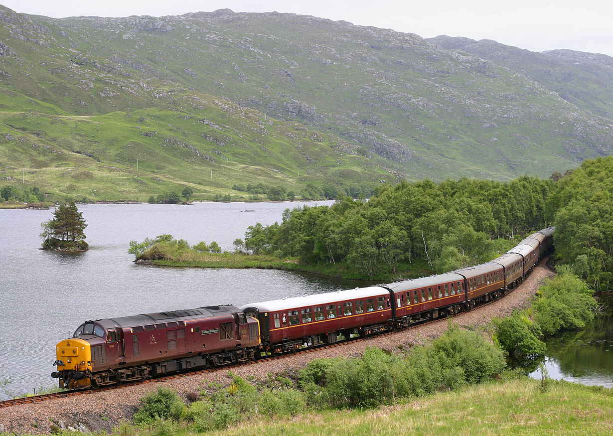 37401 Loch Eilt 11 June 2005